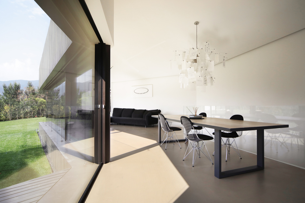 Claw Villa