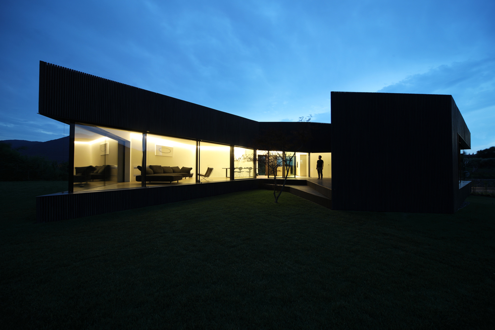 Claw Villa