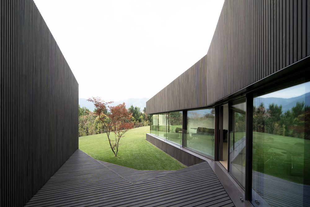 Claw Villa