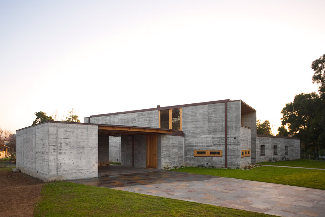 HOUSE IN MADALENA