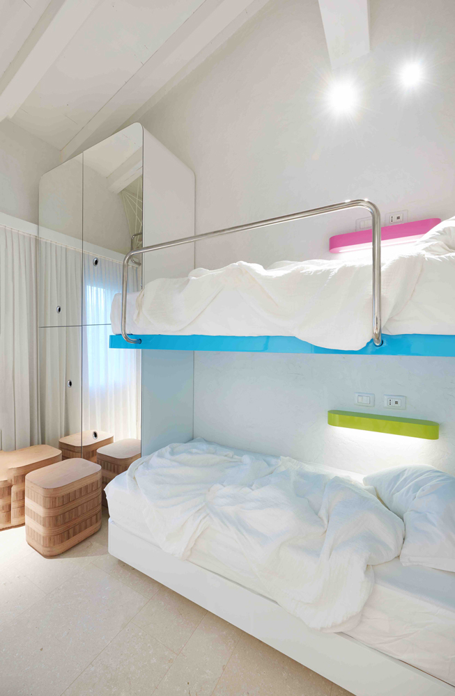 Villa Boat