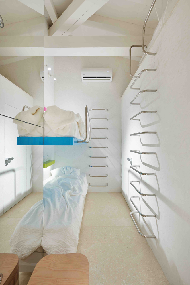 Villa Boat