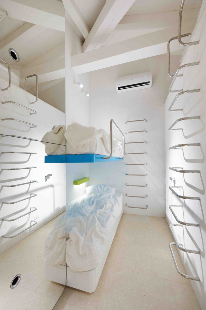 Villa Boat