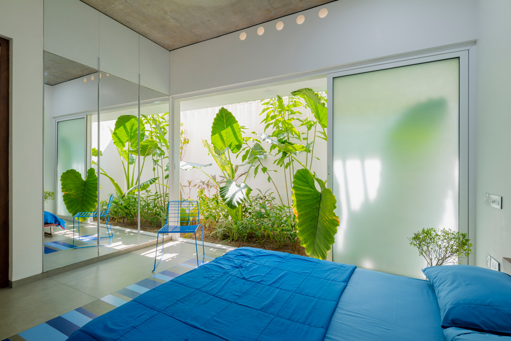 Villa That Rains Light