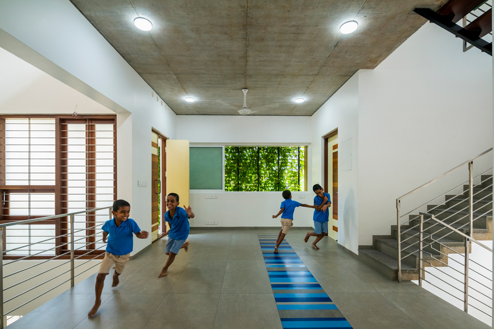 Villa That Rains Light