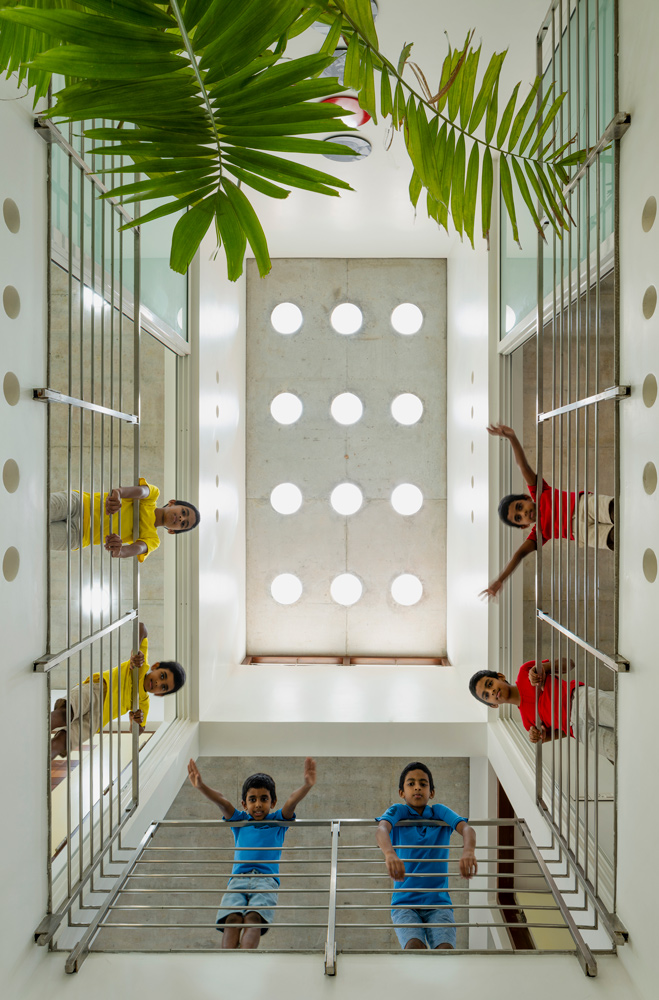 Villa That Rains Light